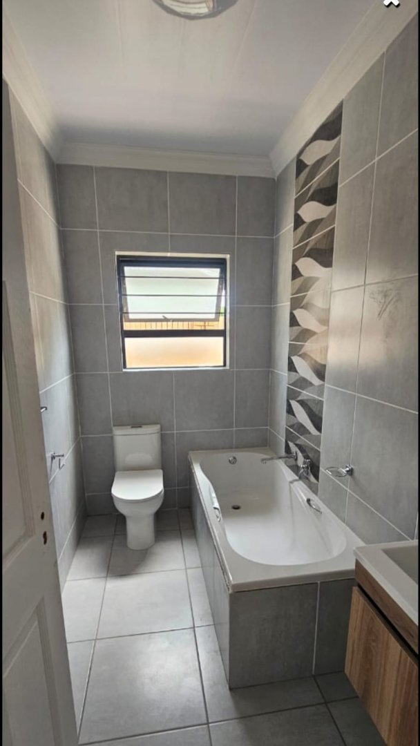 To Let 2 Bedroom Property for Rent in Flamwood North West